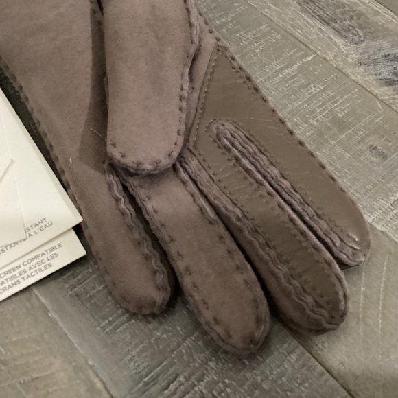 UGG Genuine Shearling Suede Gloves, size S - Picture 3 of 8